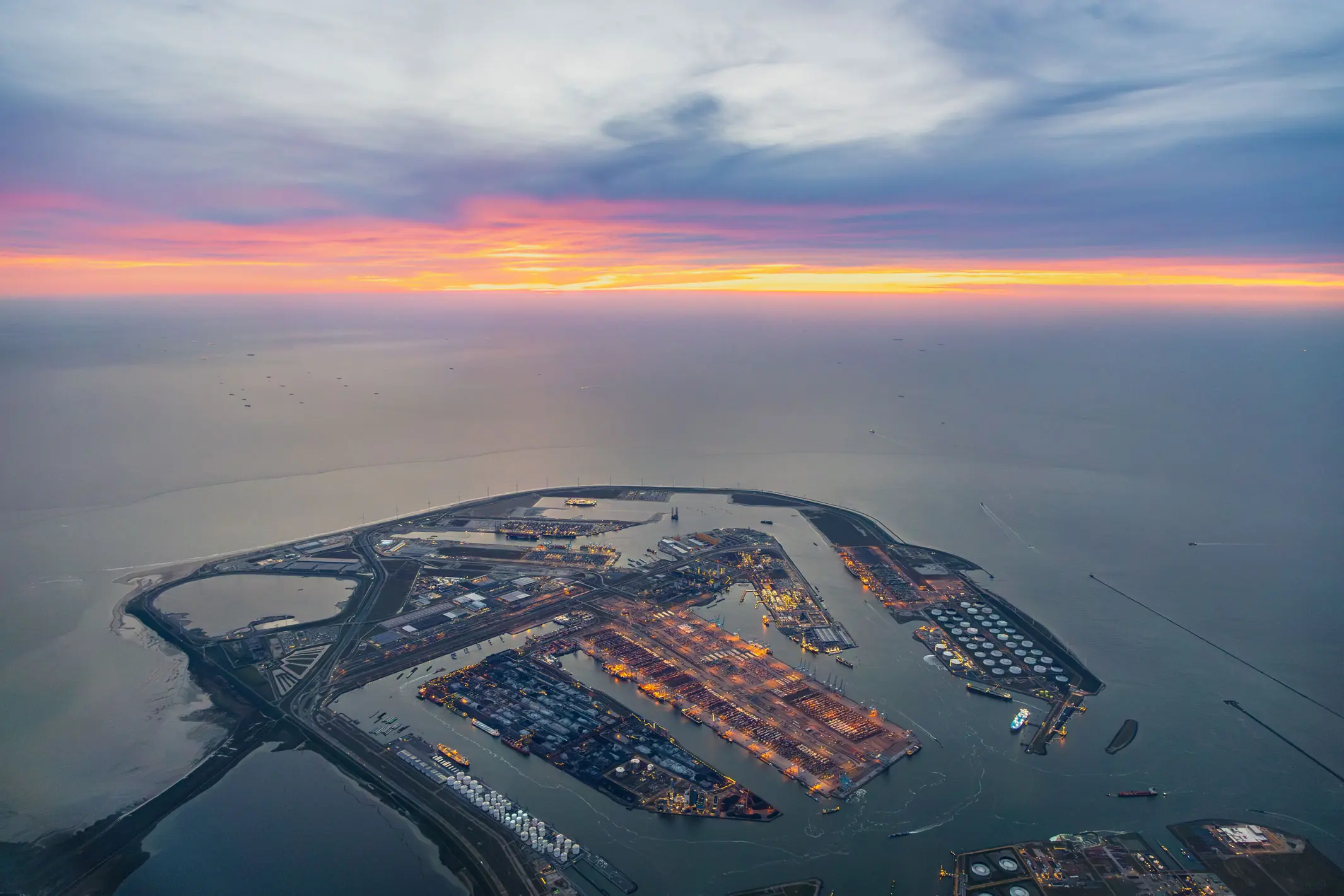 port of rotterdam, lbh netherlands, rhoon, chartering, inland shipping, husbandry, cargo coordination