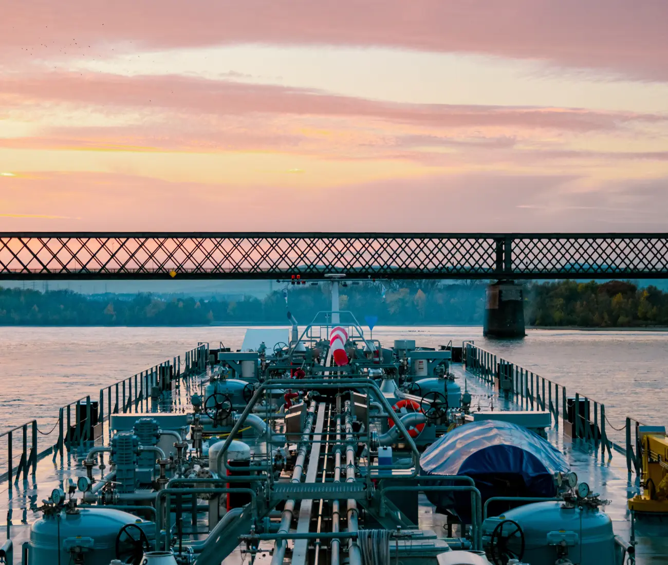 inland barging, hinterland, rhine, duisburg, mannheim, antwerp, rotterdam, lbh group, inland shipping